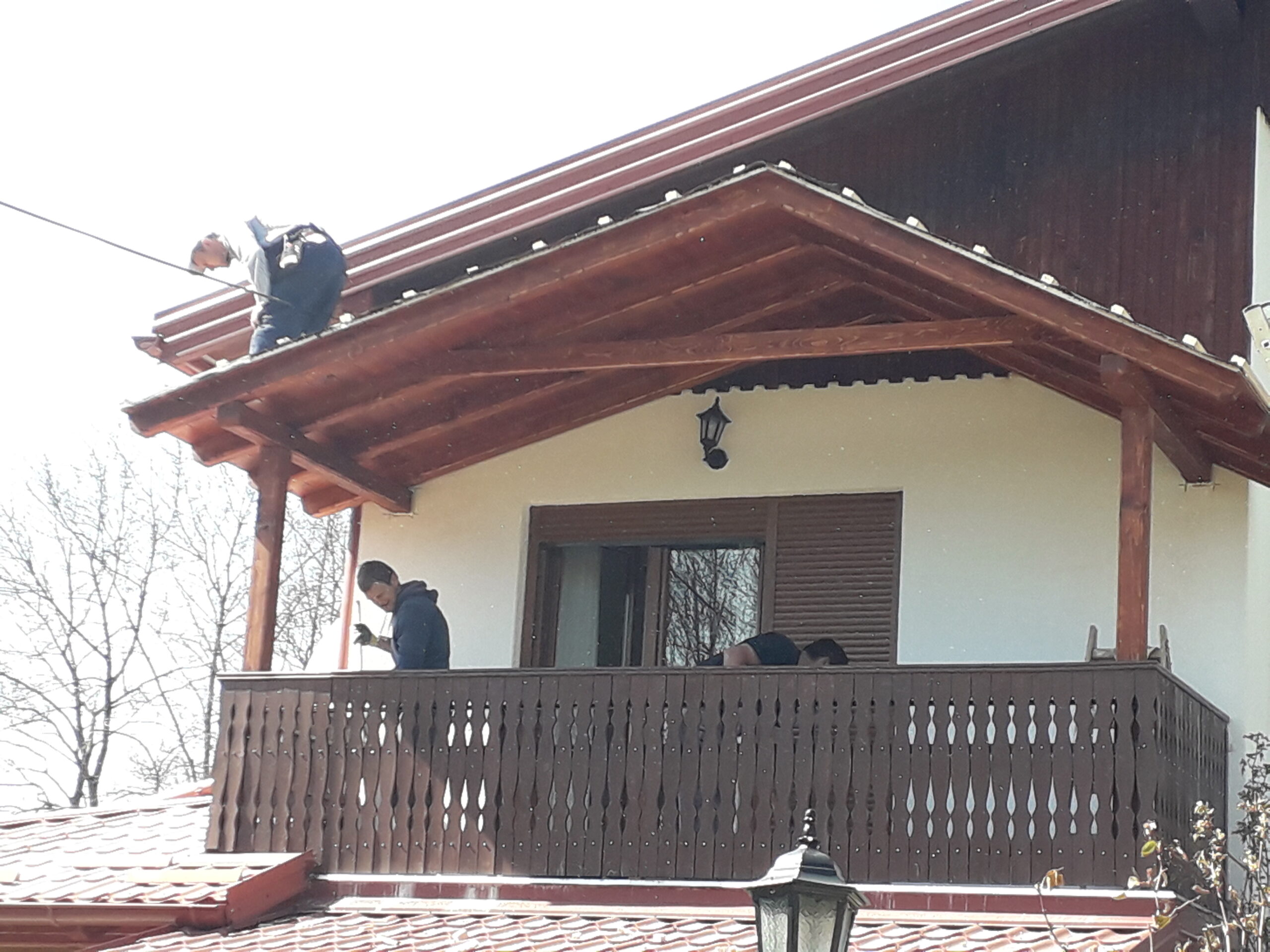 Roof (16)